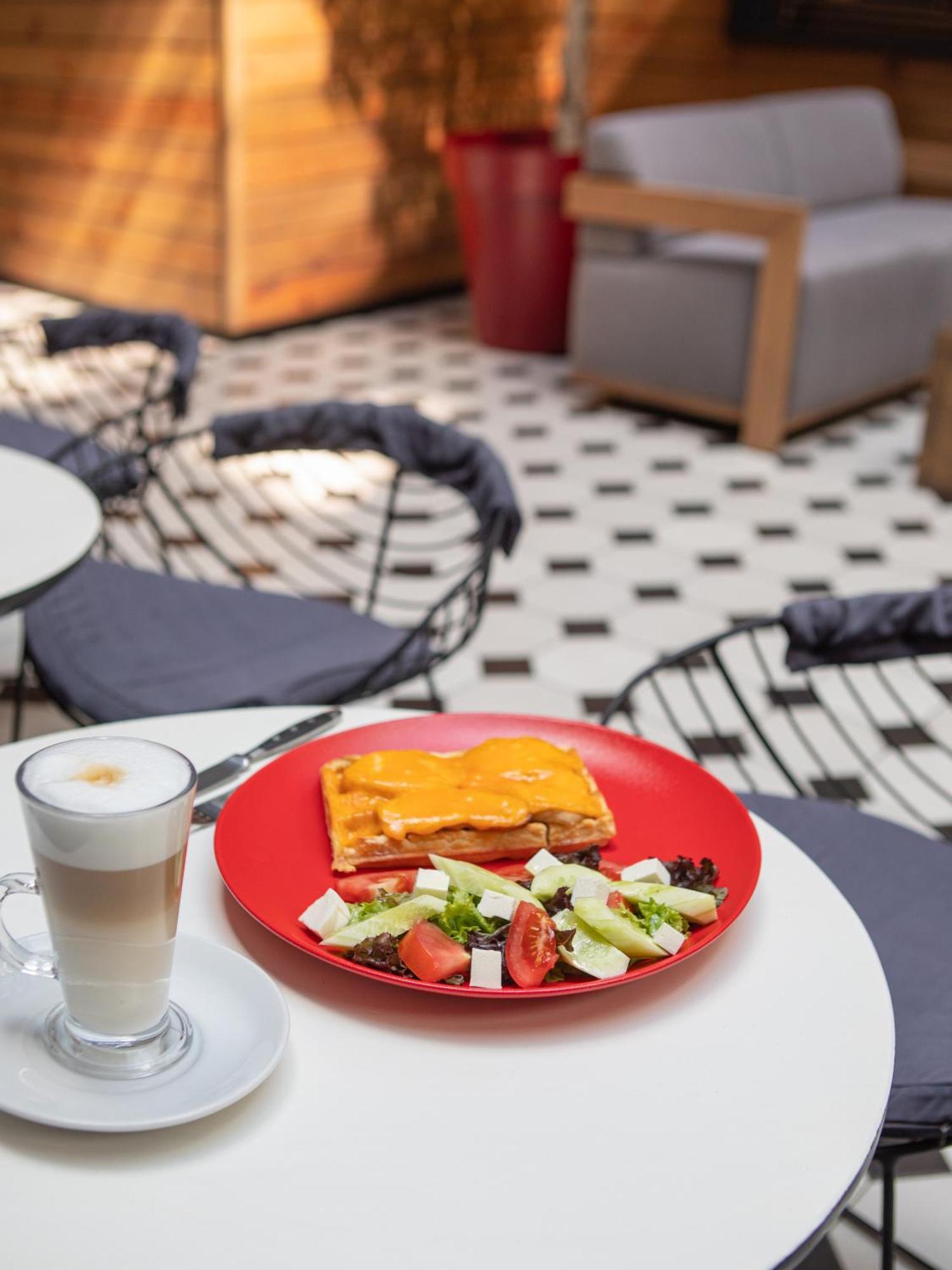 Ferenc Hotel & Restaurant Lviv Exterior photo