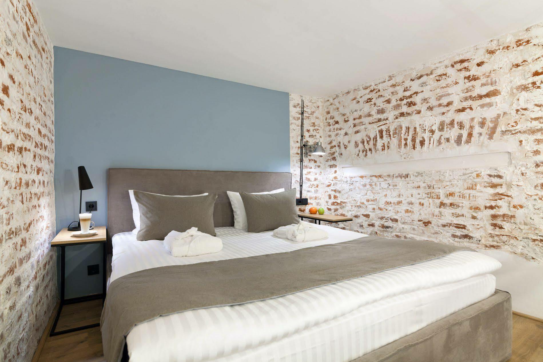 Ferenc Hotel & Restaurant Lviv Exterior photo